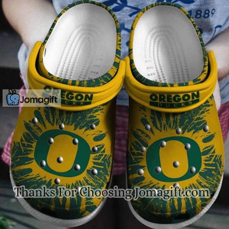 Incredible-Oregon-Ducks-Crocs-Limited-Edition-Gift-1