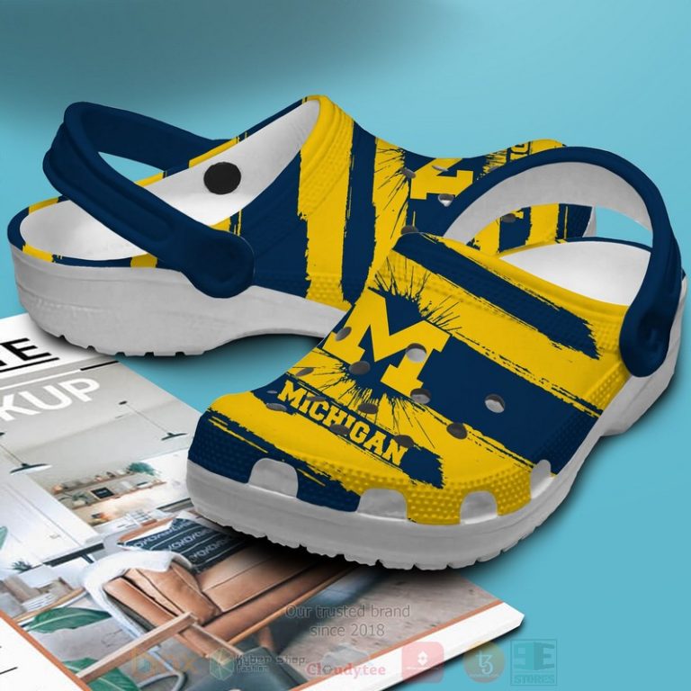 Ncaa-Michigan-Wolverines-Football-Custom-Name-Crocband-Crocs-Clog-Shoes-3